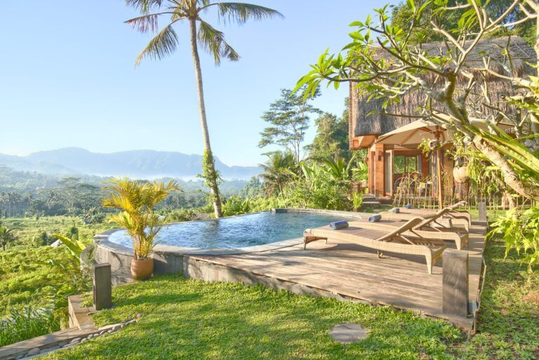 Infinity Pool at one of the best places to stay in Sidemen.